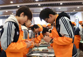 30000+饺子滚滚而来&mdash;&mdash;闻励师生迎冬至包饺子，吉祥如意、团圆美满