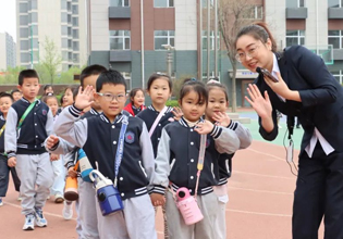 礼遇成长丨闻励实验学校欢迎&ldquo;印象童年坤泽幼儿园&rdquo;小朋友来校研学
