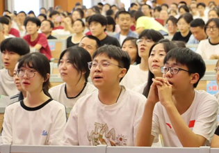 青春不散场  未来皆可期&mdash;&mdash;闻励实验学校（初中部）隆重举行2025届毕业典礼