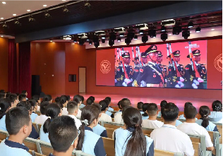 太原市闻励实验学校组织全体师生观看&ldquo;纪念中国人民抗日战争暨世界反法西斯战争胜利80周年阅兵式&rdquo;
