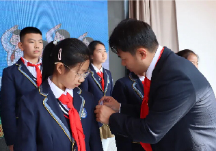 强国有我 争当新时代好少年——闻励实验学校隆重举行2025少先队队委就职大会